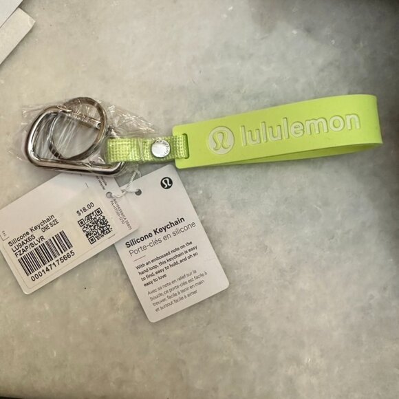 NWT lululemon Silicone Keychain - Picture 1 of 2
